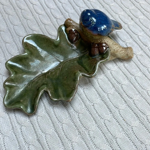 Tabletop birdbath. 13”x 8” leaf bluebird branch acorn. No chips or cracks. - Picture 2 of 10